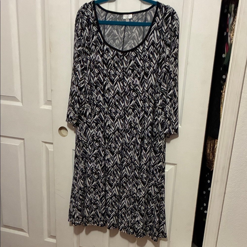 Avenue Black and White Midi Dress